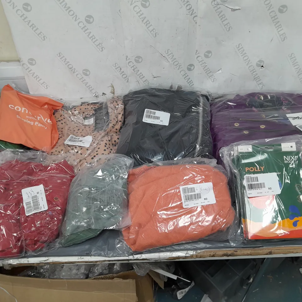 BOX OF APPROXIMATELY 10 ASSORTED BAGGED PIECES OF CLOTHING IN VARIOUS STYLES, SIZES, AND BRANDS 