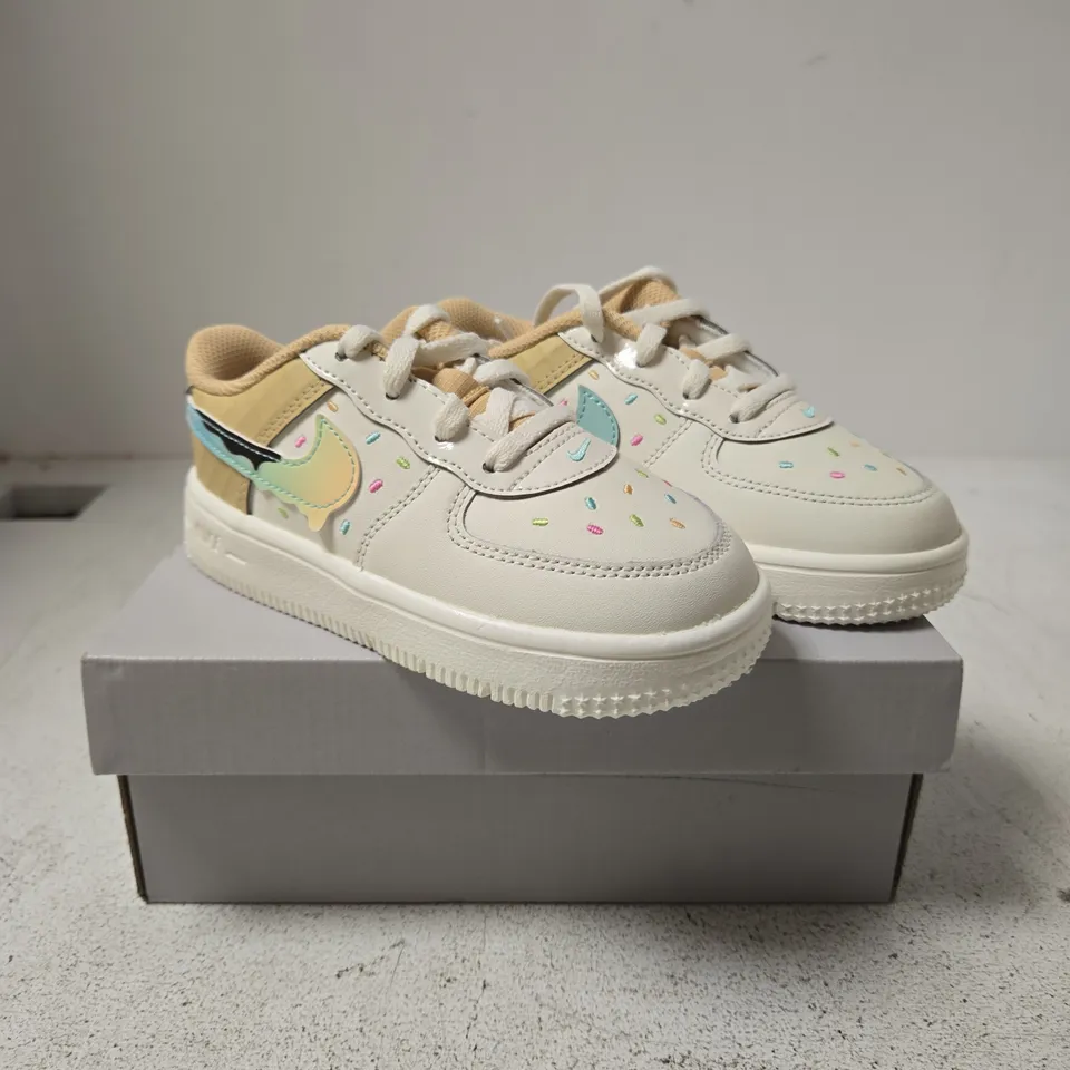 NIKE FORCE 1 LOW BT LACE KIDS' TRAINERS – 9.5C