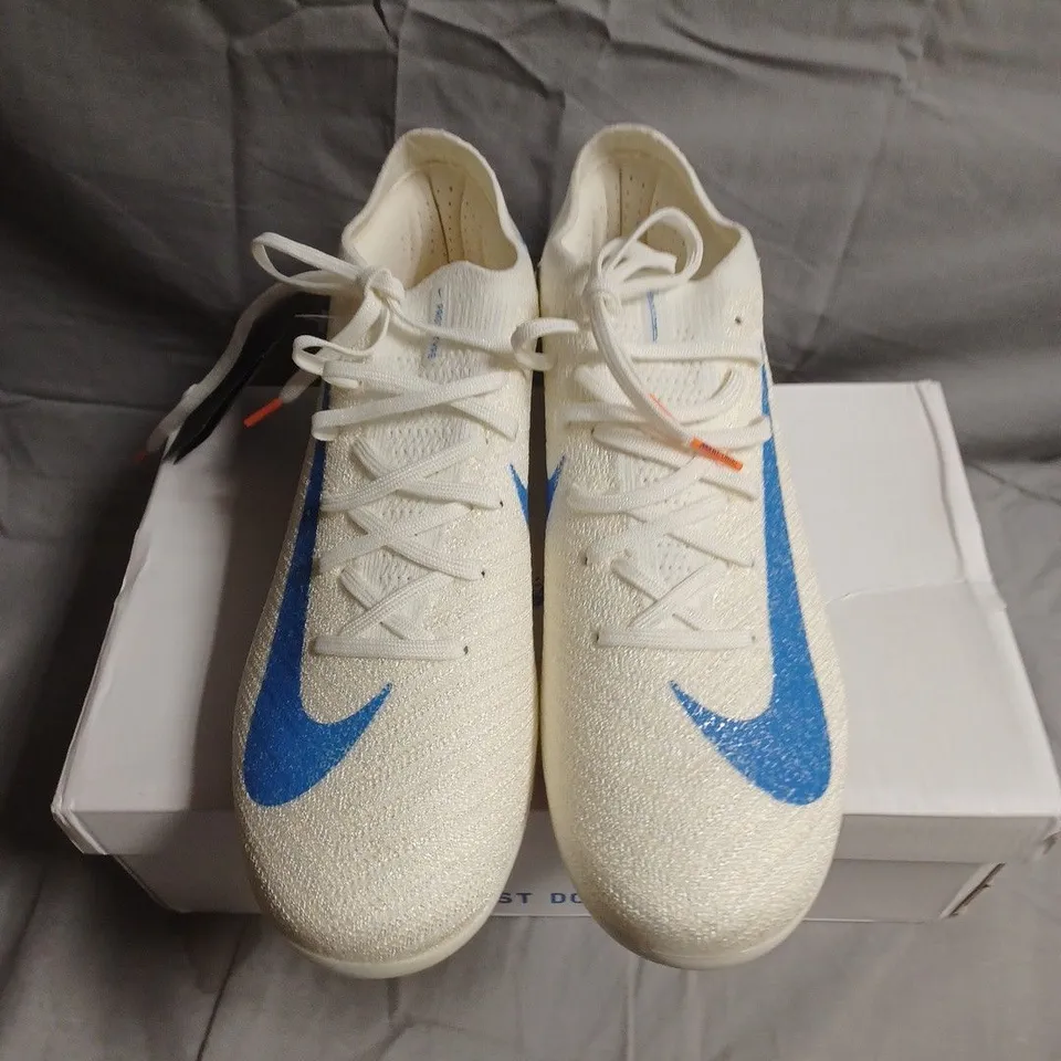 BOXED PAIR OF NIEK FOOTBALL BOOTS - UK SIZE 8