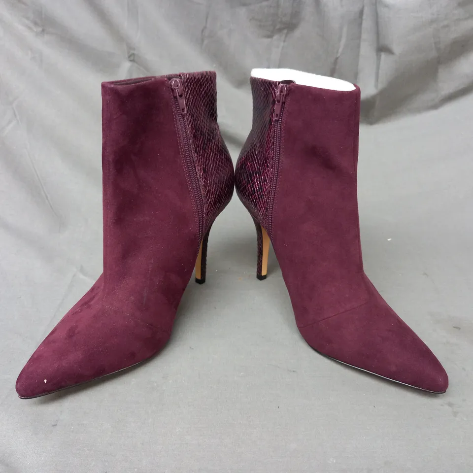 BOXED PAIR OF NINE WEST FLAGSHIP SYNTHETIC ANKLE BOOTS IN WINE UK SIZE 8