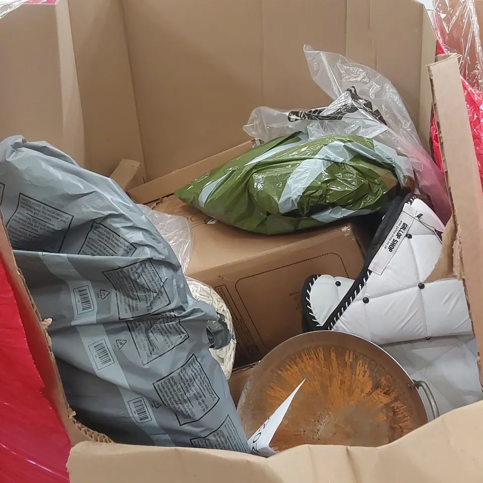 PALLET OF ASSORTED HOUSEHOLD ITEMS AND CONSUMER PRODUCTS TO INCLUDE; BREAD MAKER, OFFICE/GAMING CHAIR, BOXED FURNITURE ETC 