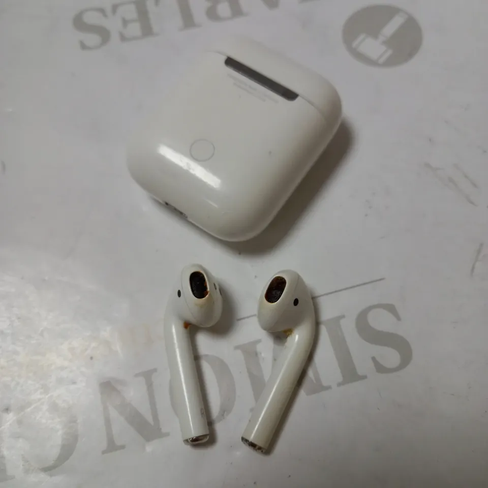 APPLE AIRPODS