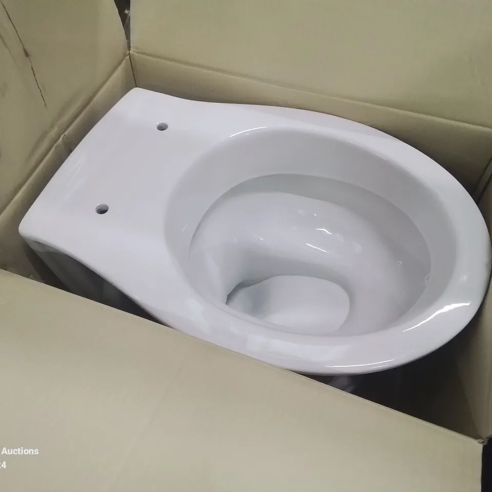 PALLET CONTAINING 4 WHITE OAKLAND TOILET PANS