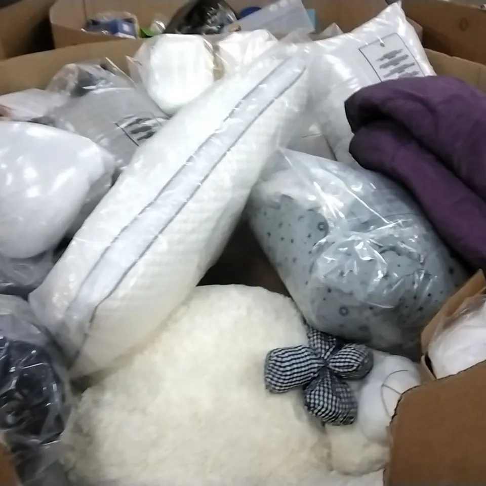 PALLET OF ASSORTED ITEMS INCLUDING ELVIROS MEMORY FOAM CERVICAL PILLOW, INFINITE SEAT CUSHION, INFINITE LUMBAR SUPPORT CUSHION, KING CAMP SLEEPING BAG, NICEEDAY LUMBAR SUPPORT CUSHION 