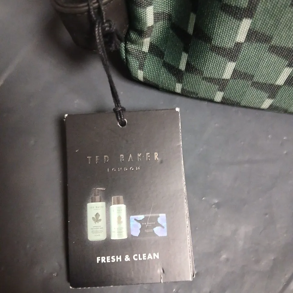 TED BAKER LONDON FRESH & CLEAN BATH & BODY GIFT SET IN GREEN CHECK WASH BAG