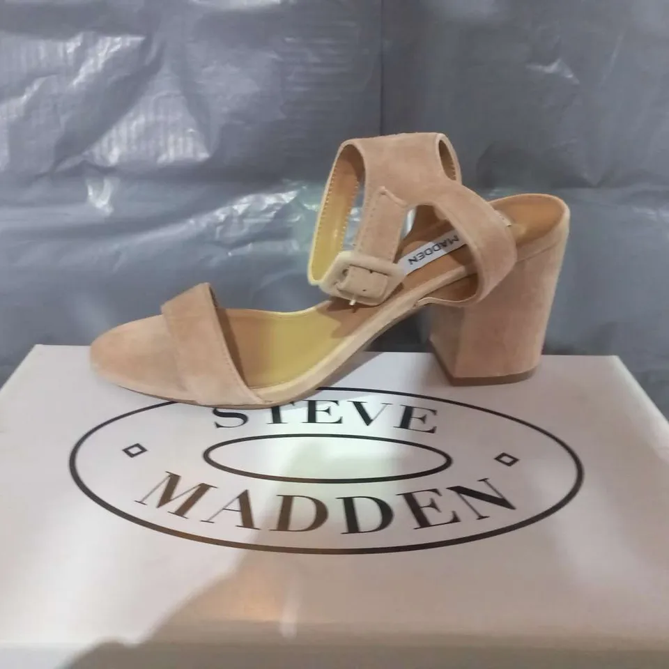 BOXED STEVE MADDEN MALIA TAN SUEDE OCCASION