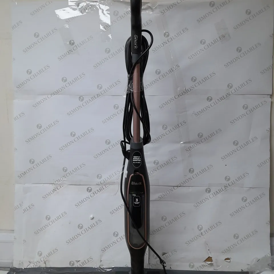 SHARK STEAM SCRUBBER WITH STEAM BLAST S7201