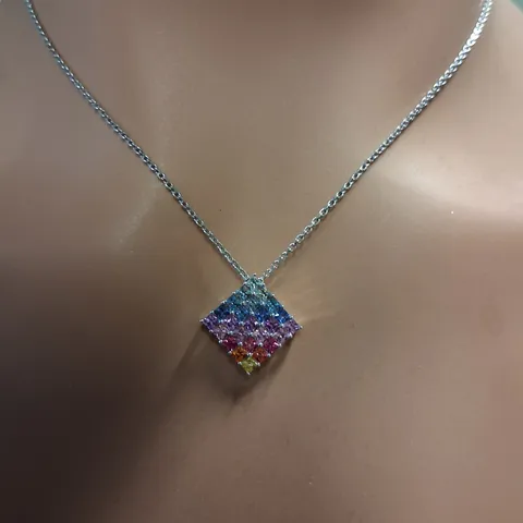 WHITE GOLD PENDANT ON CHAIN, SET WITH RAINBOW SAPPHIRES WEIGHING +1.30CT