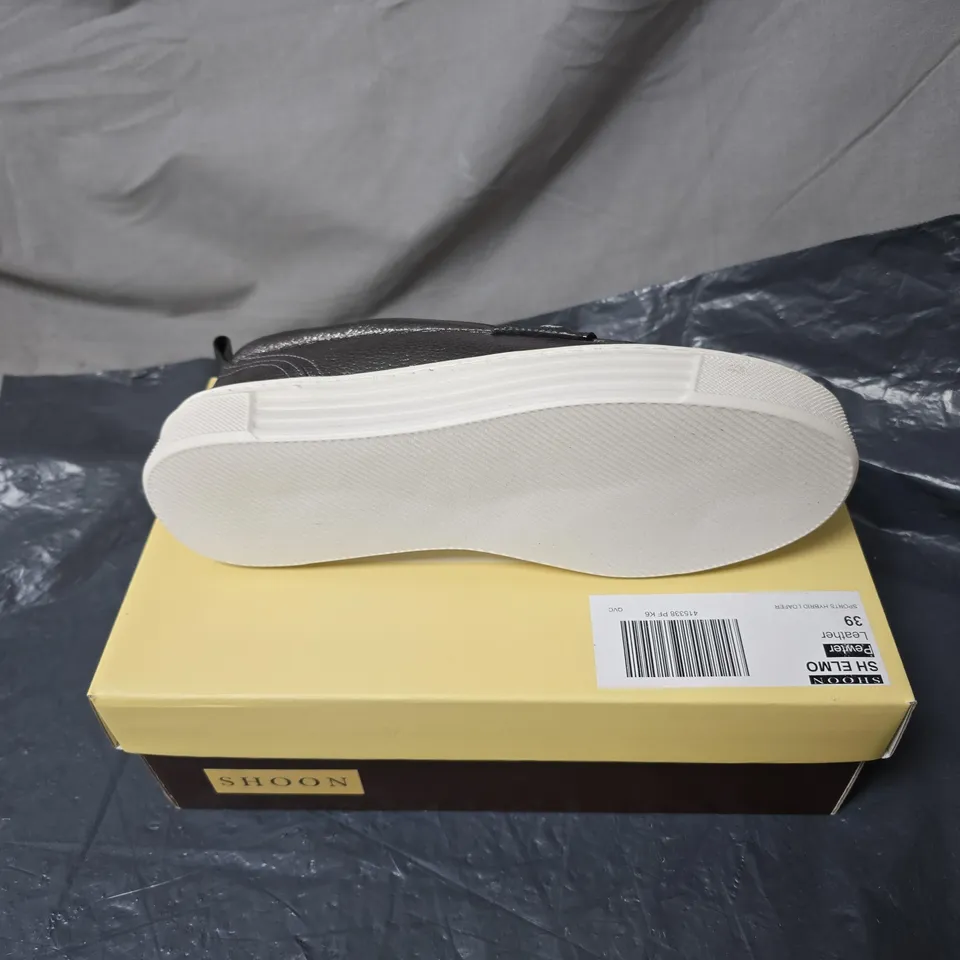 SHOON METALLIC LEATHER LOAFERS – SLIP-ON WITH WHITE SOLE SIZE 39