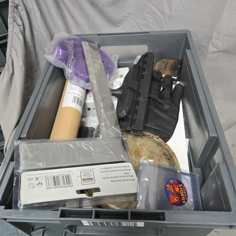 APPROXIMATELY 15 ASSORTED HOUSEHOLD ITEMS TO INCLUDE ENGINEERS SQUARE, WOOL, SUNDAY DIARY, DECK CUALK ETC