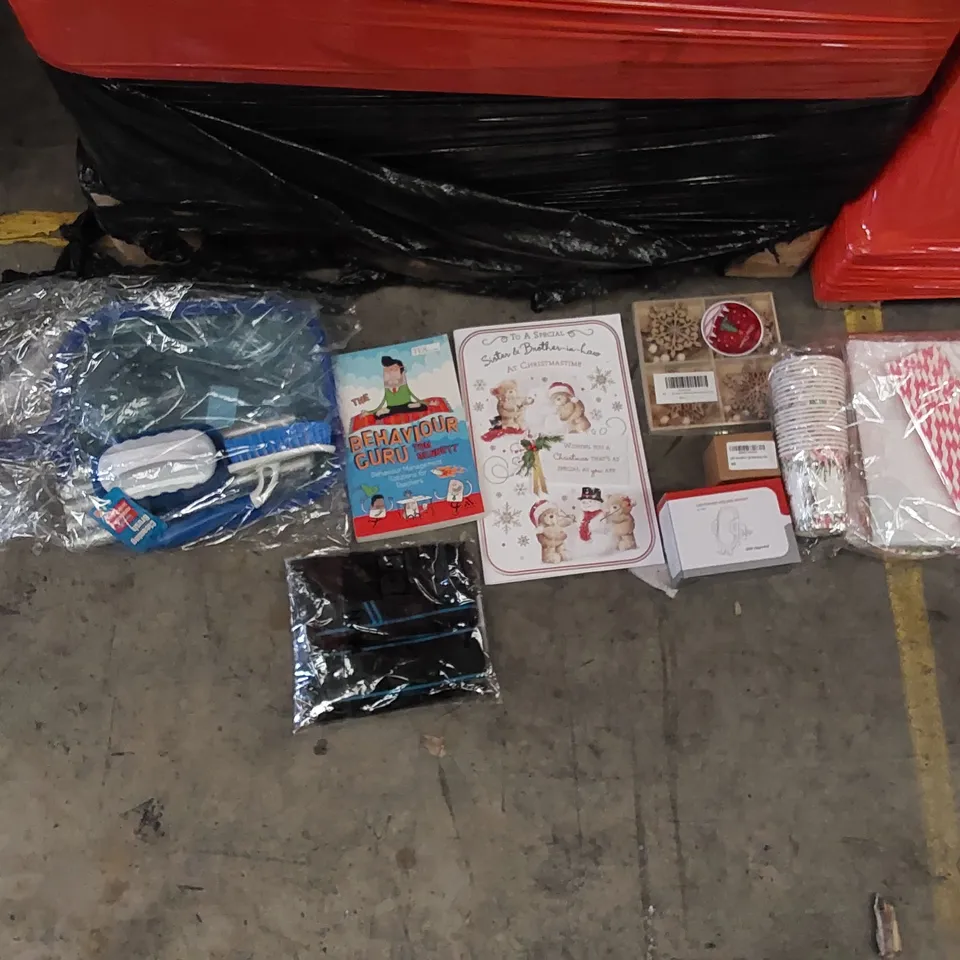 PALLET OF ASSORTED ITEMS INCLUDING: WASHING UP KIT, BOOK, CHRISTMAS CARD AND DECORATIONS, PARTY TABLE SET, PHONE MOUNT, SPICE GRINDER, KNEE BRACE