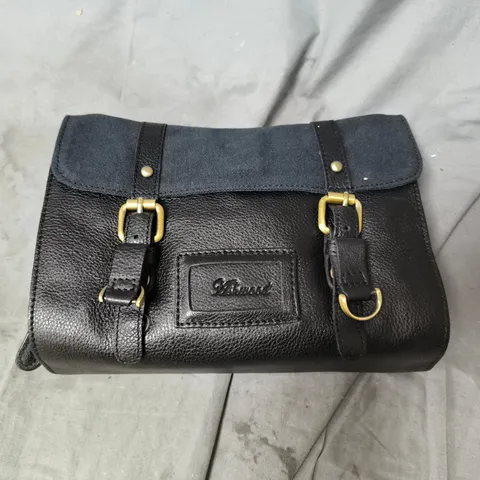 ASWOOD HANGING LEATHER WASHBAG