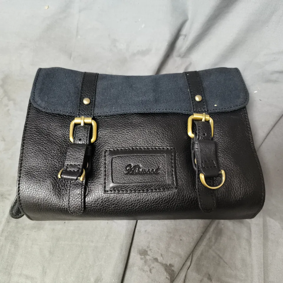 ASWOOD HANGING LEATHER WASHBAG