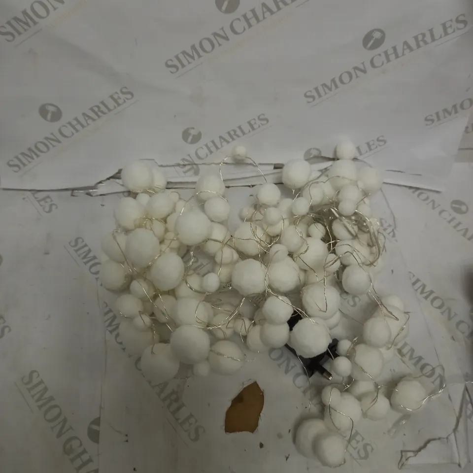 160 LED SNOWBALL LIGHT GARLAND RRP £19.99