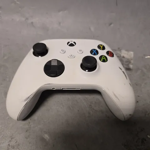XBOX WIRELESS CONTROLLER IN WHITE