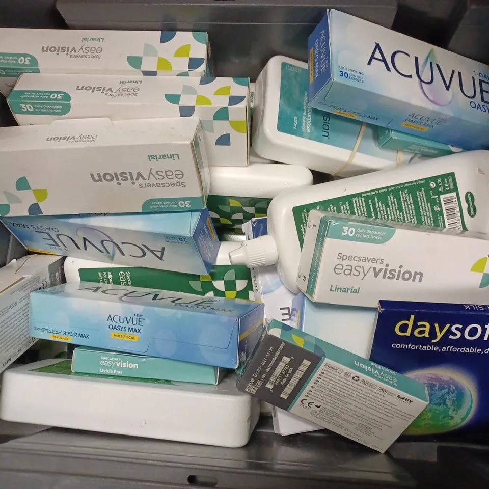 BOX OF APPROX 25 ASSORTED VISION CARE ITEMS TO INCLUDE - ACUVUE 1 DAY OASYS MAX - EVERCLEAR ELITE 30 CONTACTS - EASY VISION MULTI PURPOSE SOLUTION ECT
