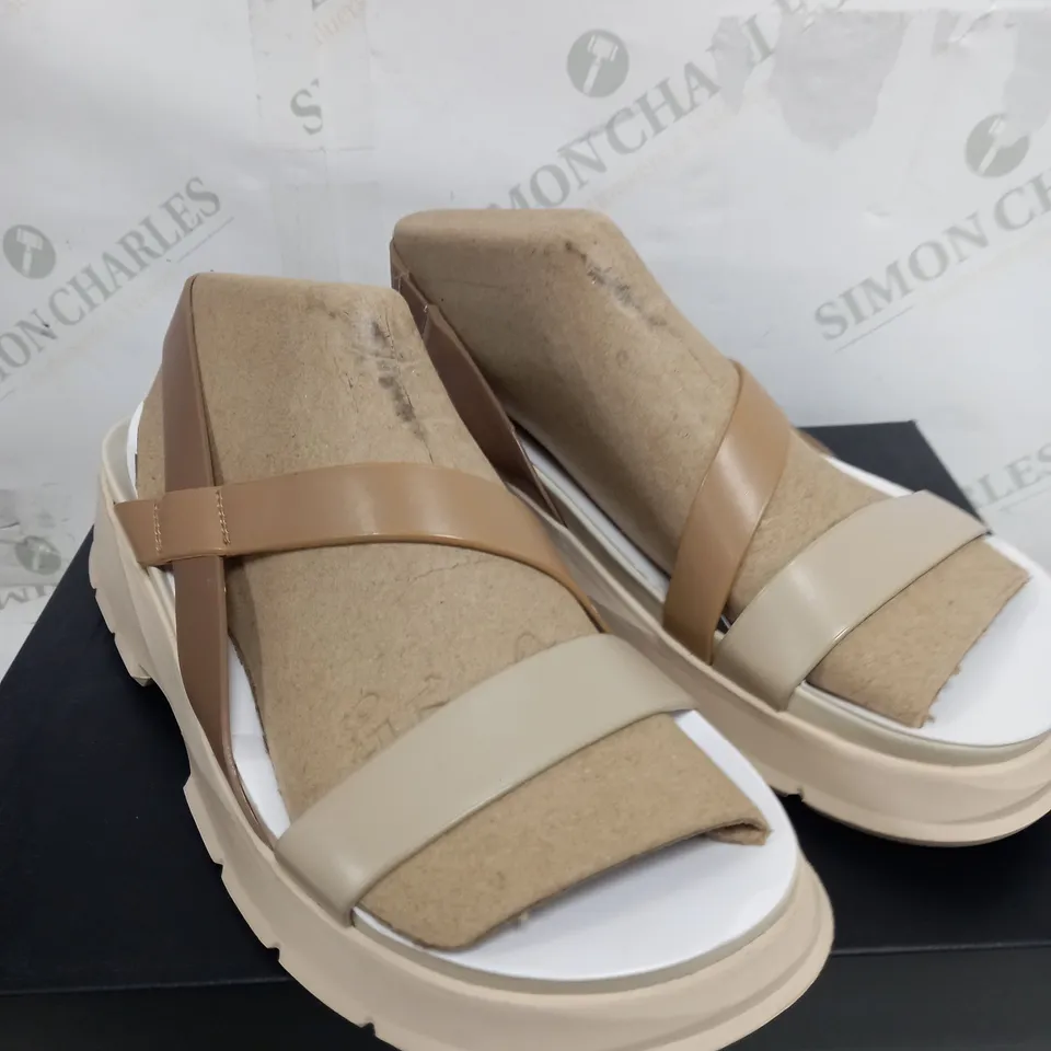 BOXED PAIR OF ALIZER NATURE BEIGE OPEN TOE SANDALS SIZE 7 