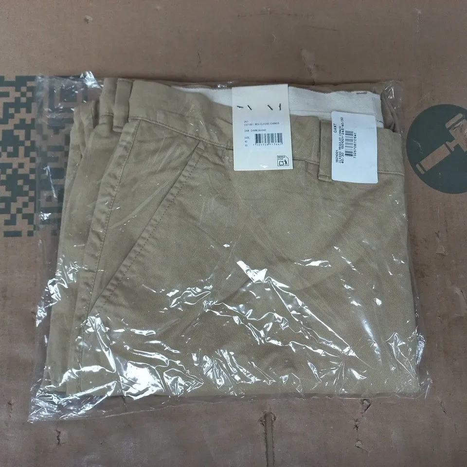 BAGGED GANT REGULAR CLASSIC CHINOS IN SAND SIZE 40/30