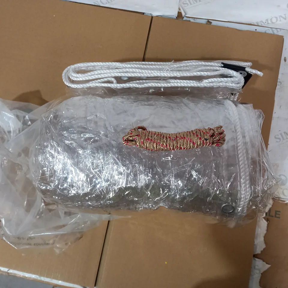 ROLL OF THICK PROTECTIVE PLASTIC SHEETING 
