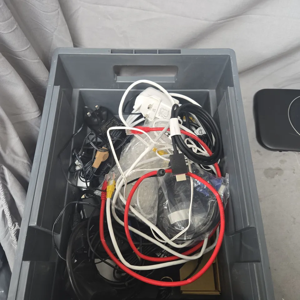 ASSORTED ELECTRICAL ITEMS TO INCLUDE WIFI ROUTERS, CABLES