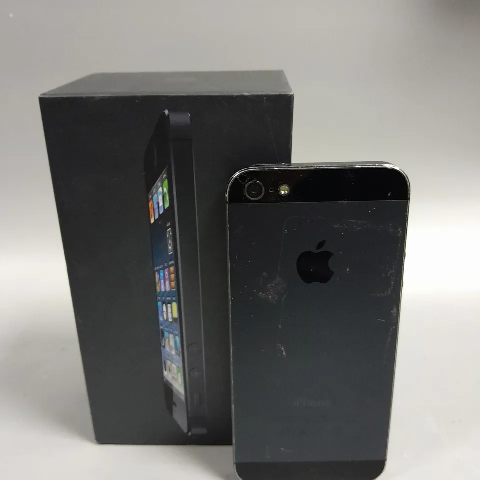 BOXED APPLE IPHONE 5 SMARTPHONE 
