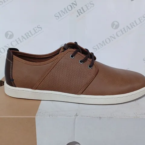BOXED CALL IT SPRING SCROBB MENS SHOE - UK 9