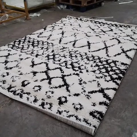 QUALITY DESIGNER AREA RUG - APPROXIMATELY 300X200CM