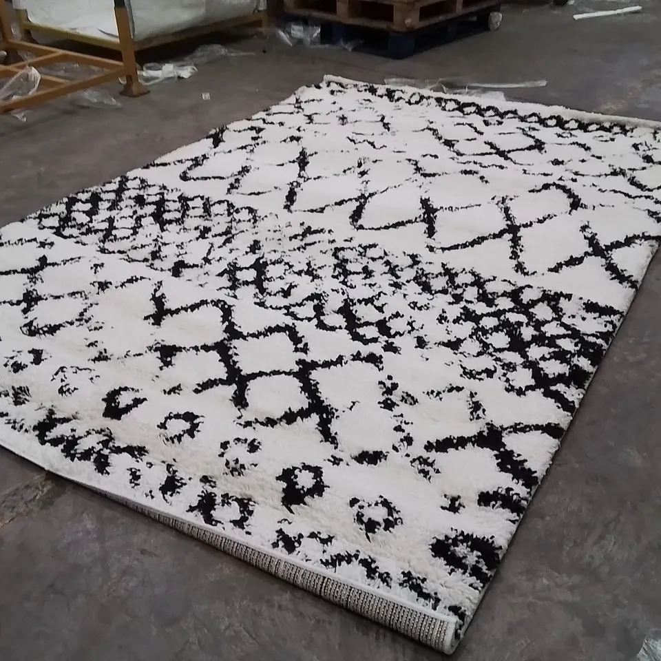 QUALITY DESIGNER AREA RUG - APPROXIMATELY 300X200CM