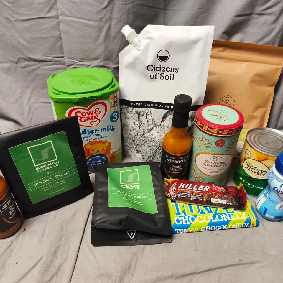 APPROXIMATELY 105 ASSORTED FOOD ITEMS TO INCLUDE CITIZENS OF SOIL VIRGIN OLIVE OI, COW & GATE TODDLER MILK, JETHROS GINGER & ORANGE SAUCE, ETC - COLLECTION ONLY