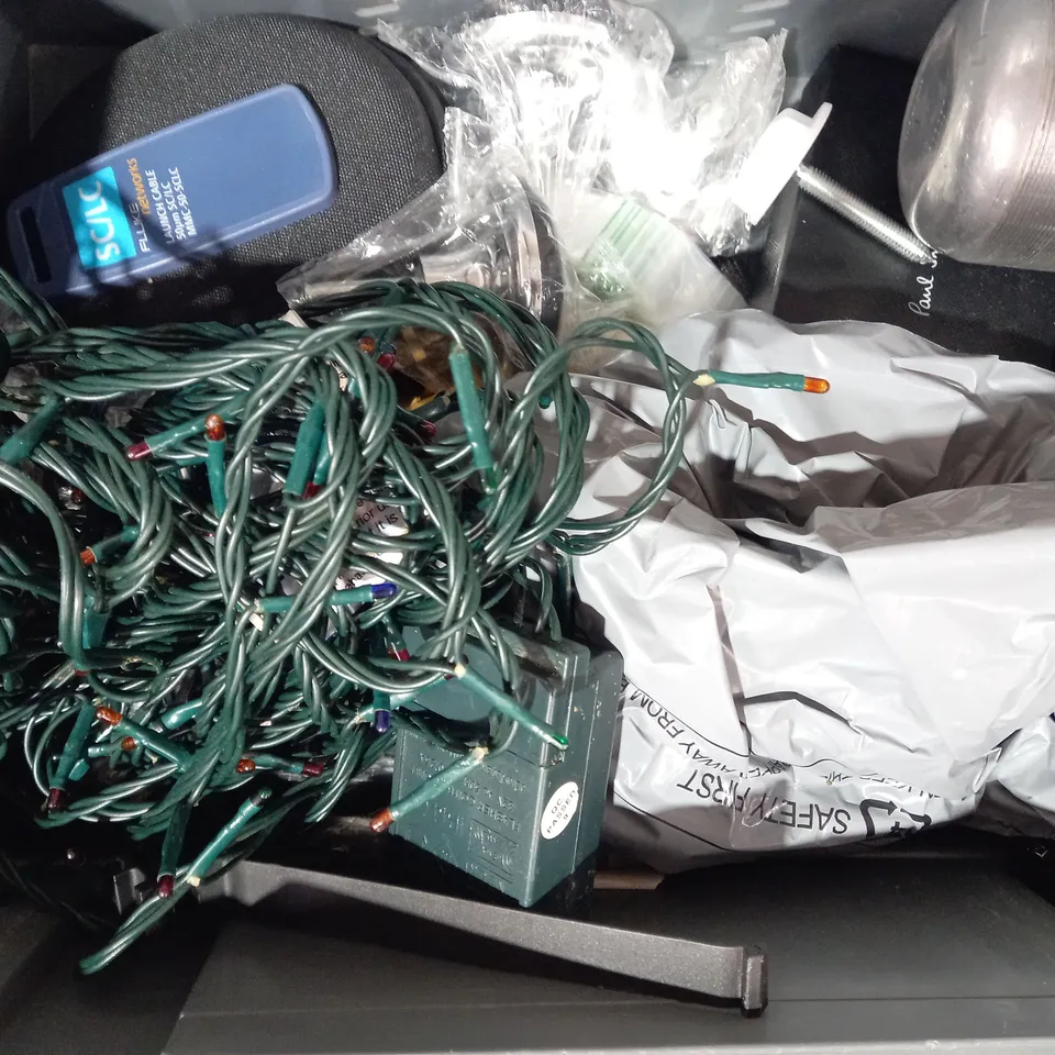 LOT OF APPROXIMATELY 10 ASSORTED HOUSEHOLD ITEMS TO INCLUDE NOVOPEN ECHO, WIRELESS MOUSE, SAMSUNG REMOTE, ETC