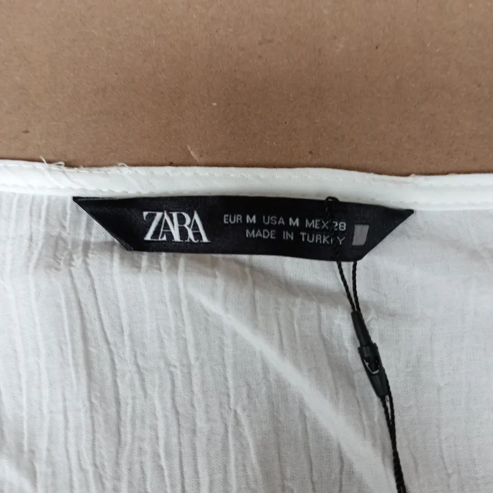 ZARA WHITE BLOUSE WITH LACE DETAILING – SIZE M