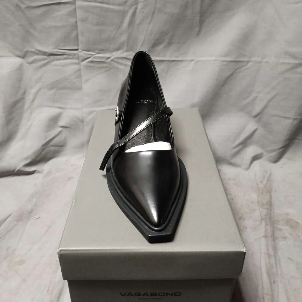 BOXED PAIR OF VAGABOND SHOEMAKERS WOMEN’S BLACK LEATHER BUCKLE-STRAP HEELED SHOES, UK 4 (EU 37)