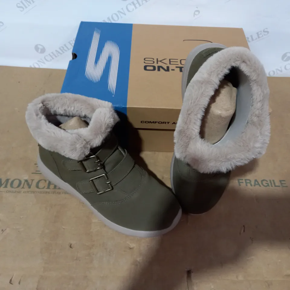 BOXED PAIR OF SKECHERS BOOTS - SIZE 6