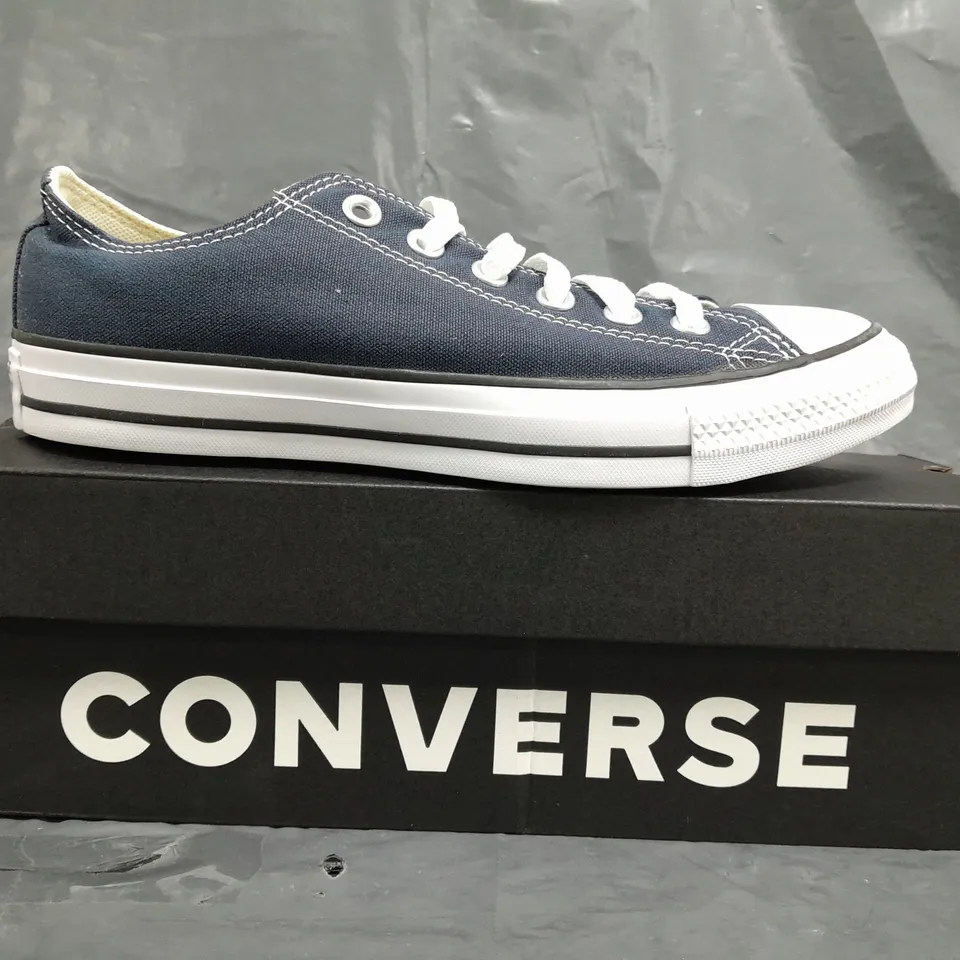 BOXED PAIR OF CONVERSE SHOES IN NAVY SIZE UK 6.5