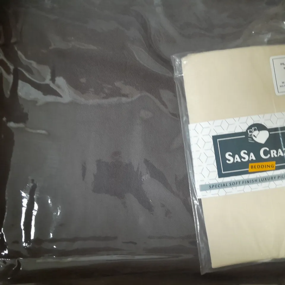 BOX OF APPROXIMATELY 8 ASSORTED BEDDING ITEMS TO INCLUDE LUXURY VALANCE SHEETS, PILLOW PAIR, ETC