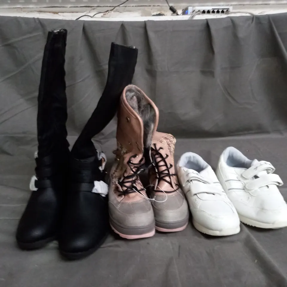 APPROXIMATELY 10 PAIRS OF ASSORTED KIDS SHOES IN VARIOUS STYLES AND SIZES