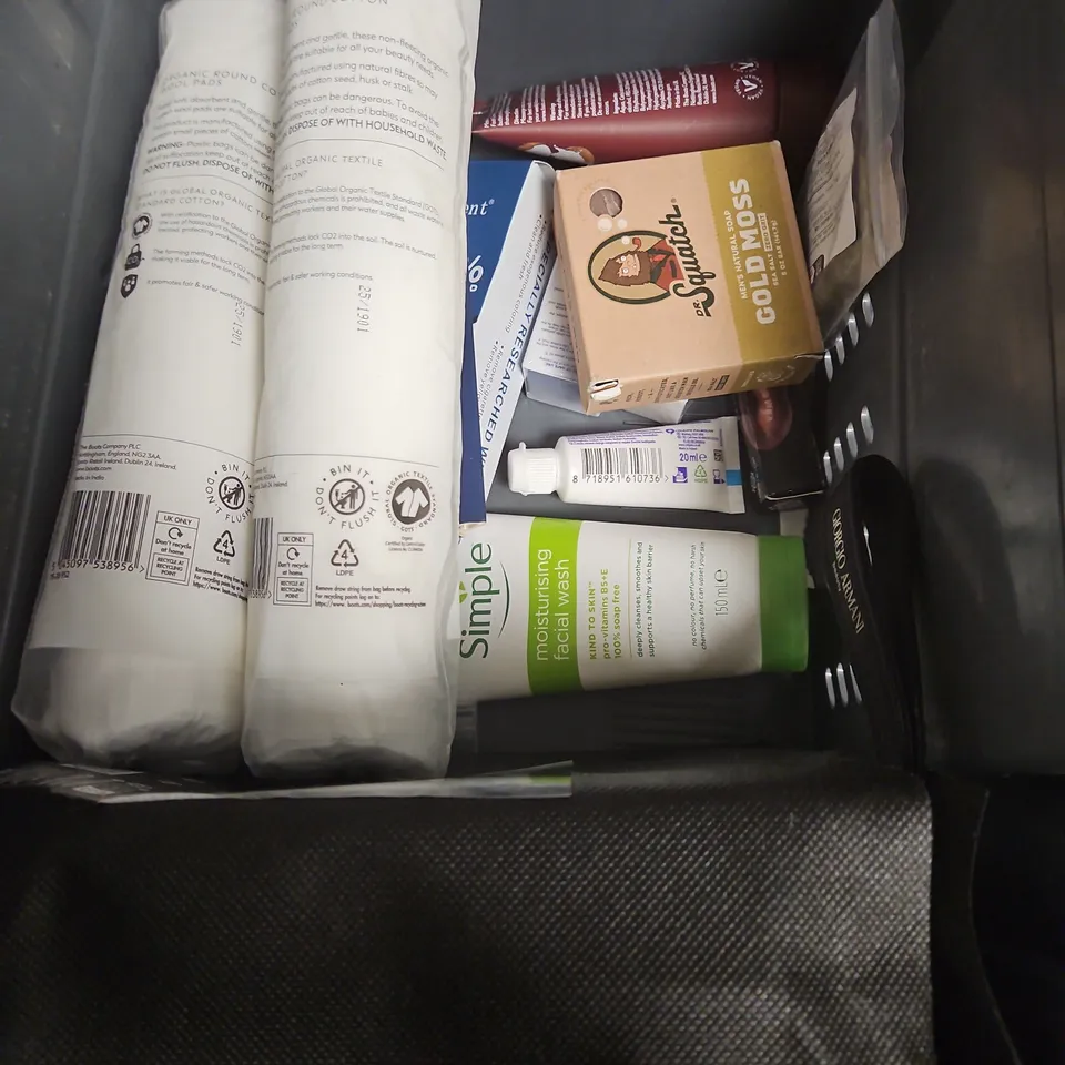 APPROXIMATEY 20 ASSORTED HEALTH AND BEAUTY PRODUCTS TO INCLUDE - DOVE BODY WASH - MITCHUM DEODORANT - FENTY BEAUTY SHEER SHINY LIPSTICK - ETC