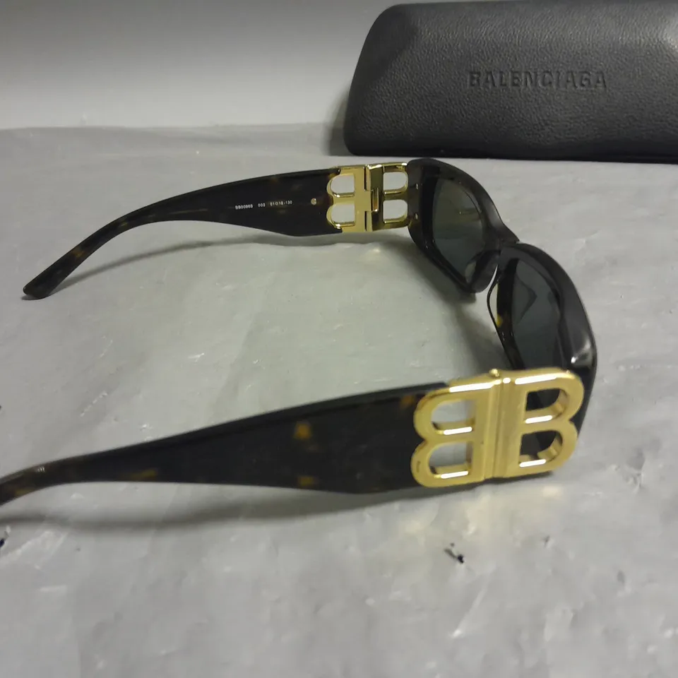 BALENCIAGA GLASSES IN CASE