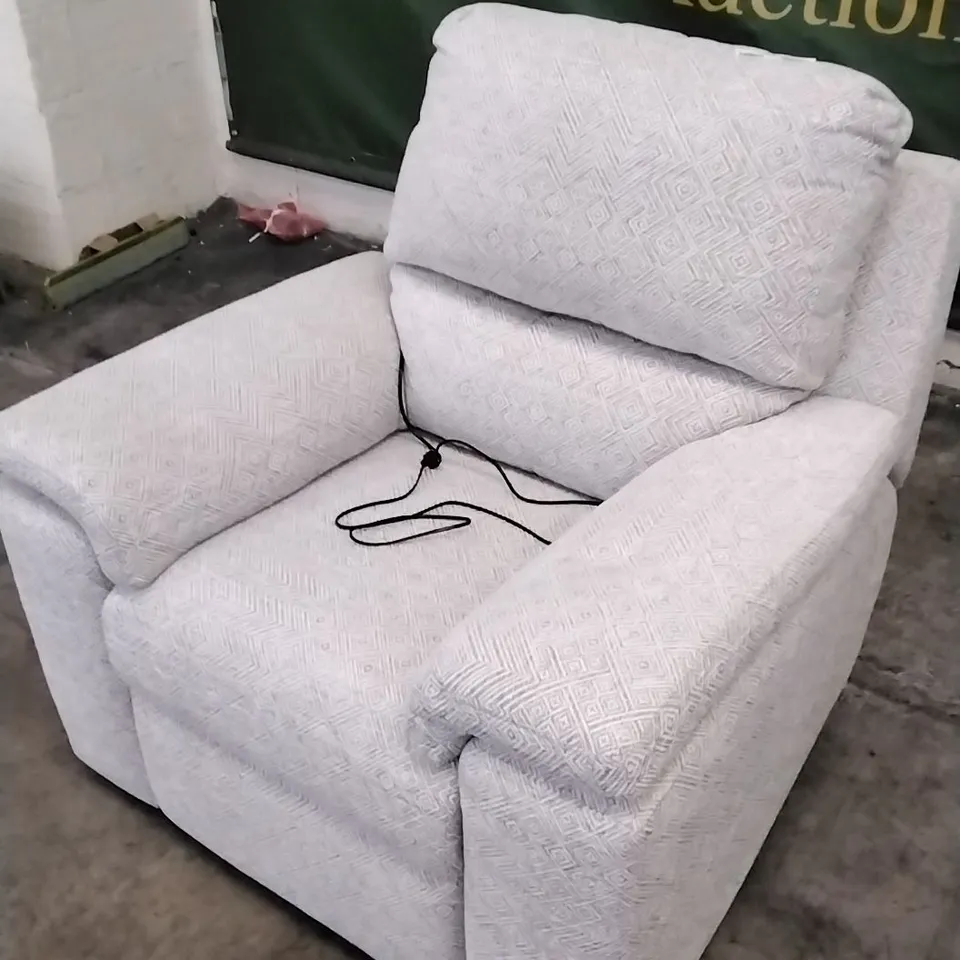 QUALITY BRITISH DESIGNED & MANUFACTURED G PLAN TAYLOR POWER RECLINER CHAIR NEBULAR PEBBLE FABRIC