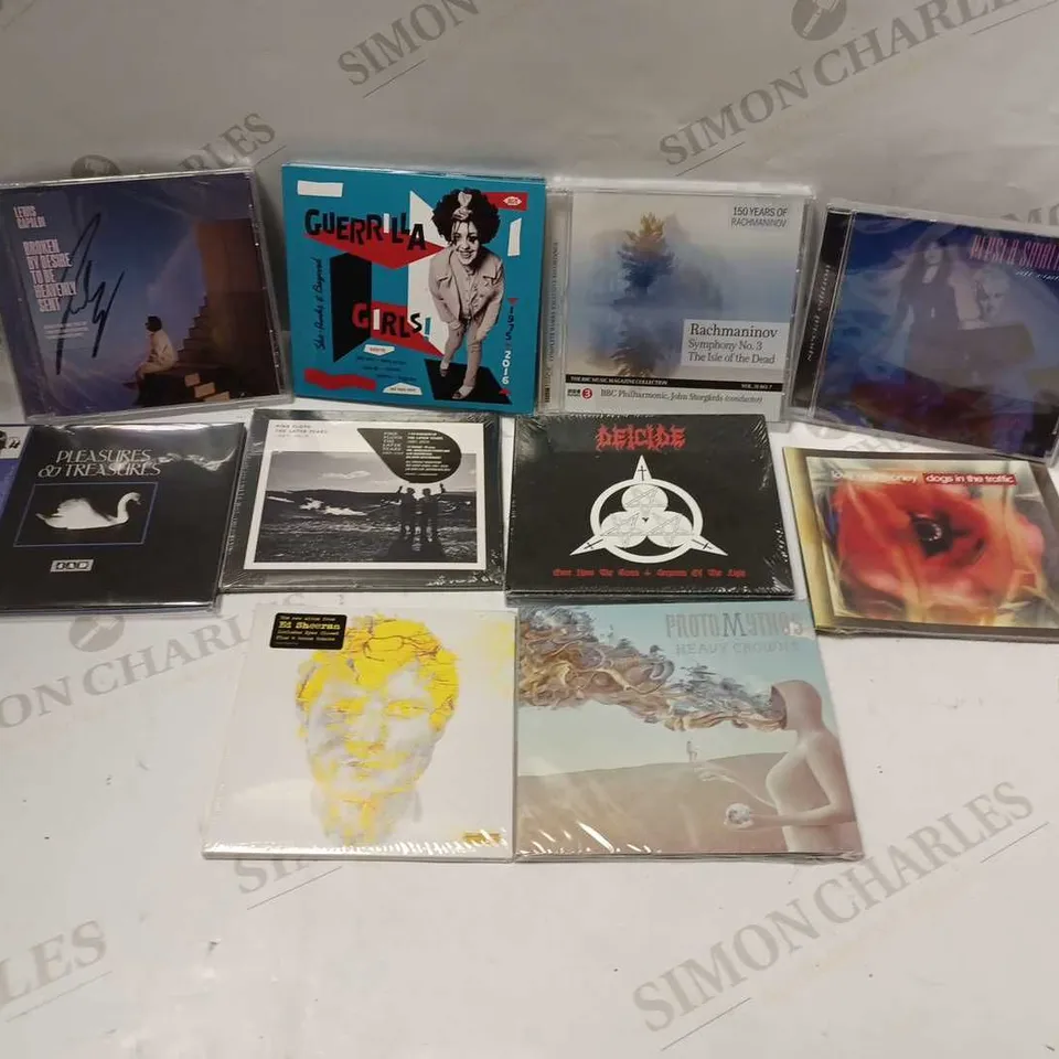 LOT OF APPROXIMATELY 50 CDS & CASSETTES, TO INCLUDE LEWIS CAPALDI, LANA DEL REY, ED SHEERAN, ETC