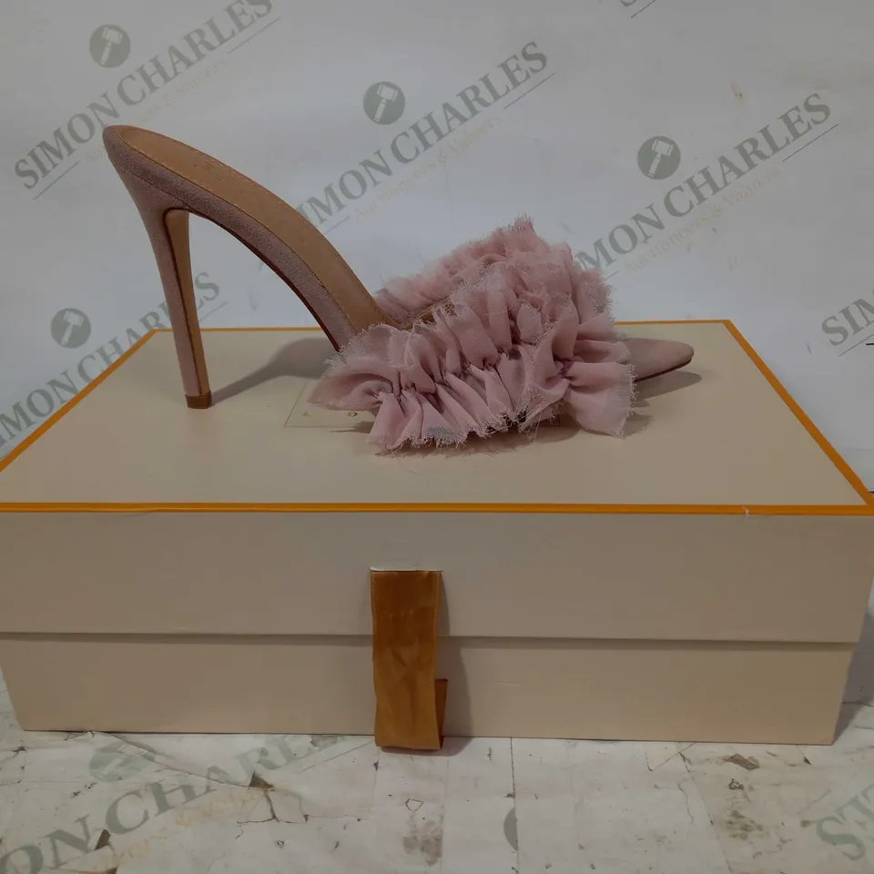 BOXED PAIR OFTHEEA LONDON SUEDE OPEN TOE HEELS IN PINK UK SIZE 7