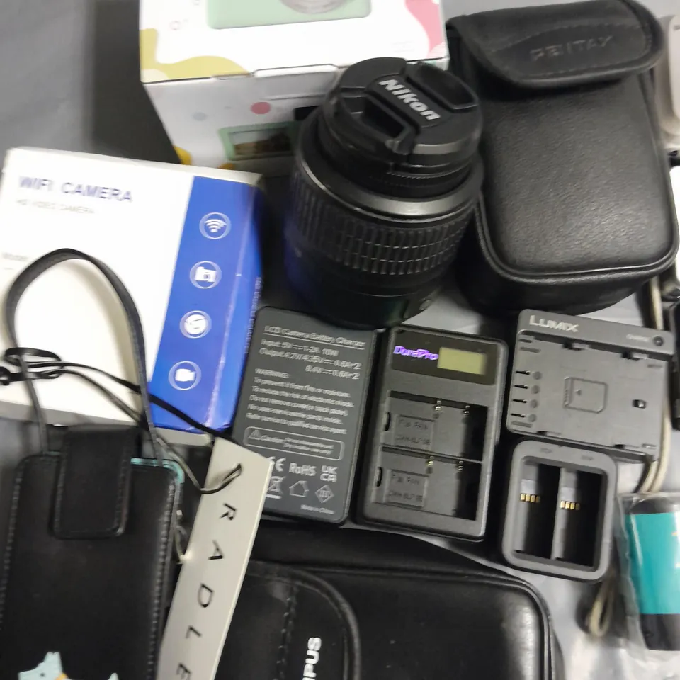 LOT OF APPROXIMATELY 18 ASSORTED CAMERAS AND ACCESSORIES TO INCLUDE SONY CYBER-SHOT. RADLEY CASE AND NIKON LENS