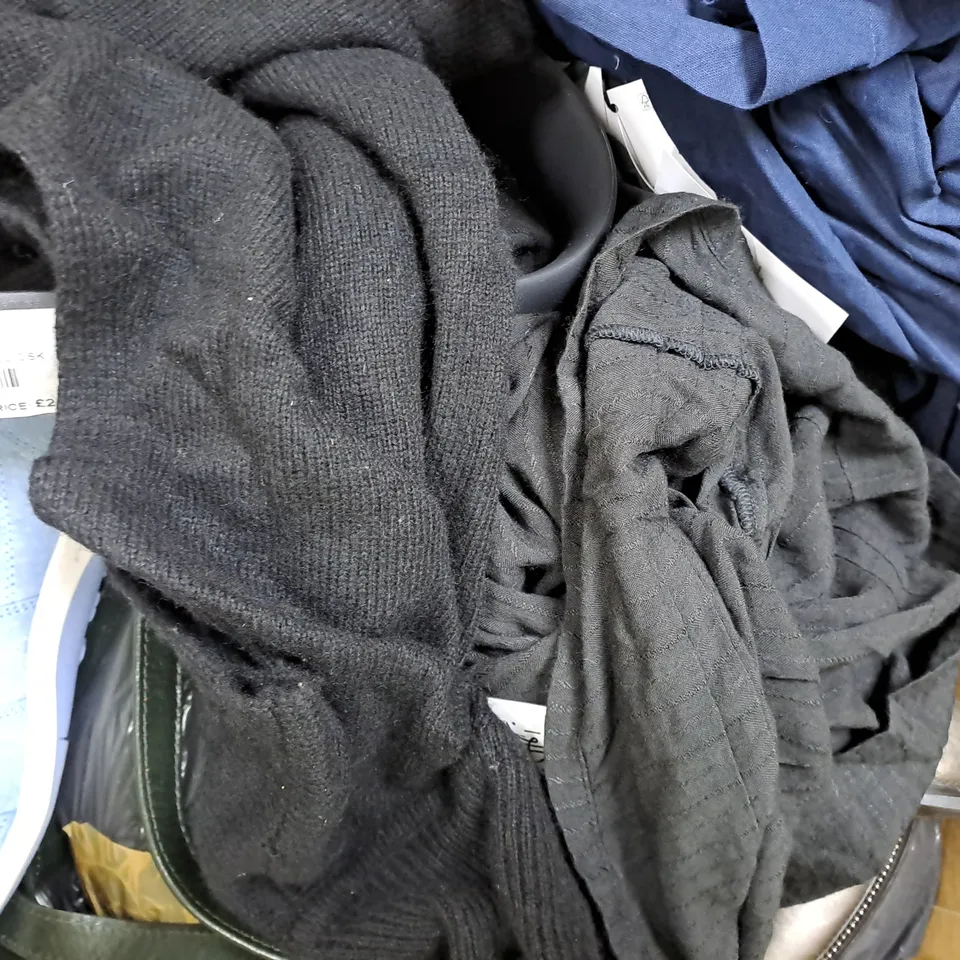 BOX OF APPROXIMATELY 20 ASSORTED HOUSEHOLD AND CLOTHING ITEMS IN VARIOUS STYLES, SIZES, AND COLOURS, ETC - COLLECTION ONLY