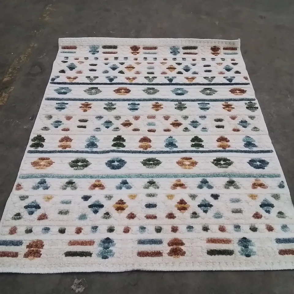 QUALITY DESIGNER AREA RUG - APPROXIMATELY 160X130CM