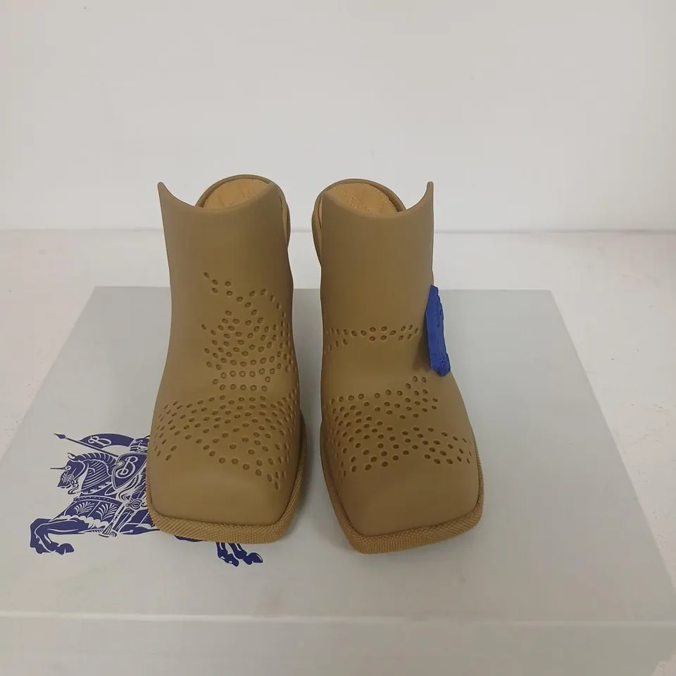 BURBERRY RUBBER MULE ON RUBBER SOLE – COLOUR MANILLA, WOMEN'S UK 4 (EU 37)