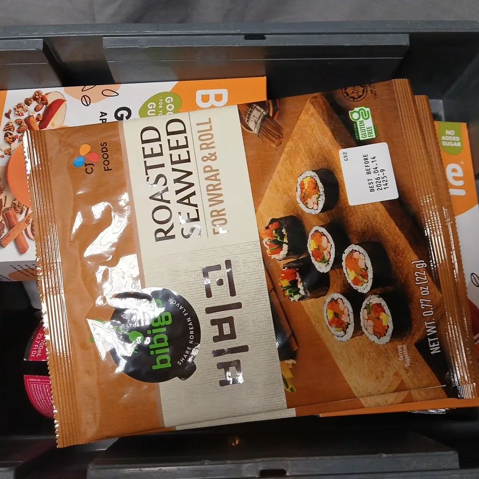 APPROXIMATELY 10 ASSORTED FOOD & DRINK ITEMS TO INCLUDE LYRES APERITIF ROSSO NON-ALCOHOLIC, GRIND WHOLE BEAN, BIO & ME GRANOLA, ETC - COLLECTION ONLY