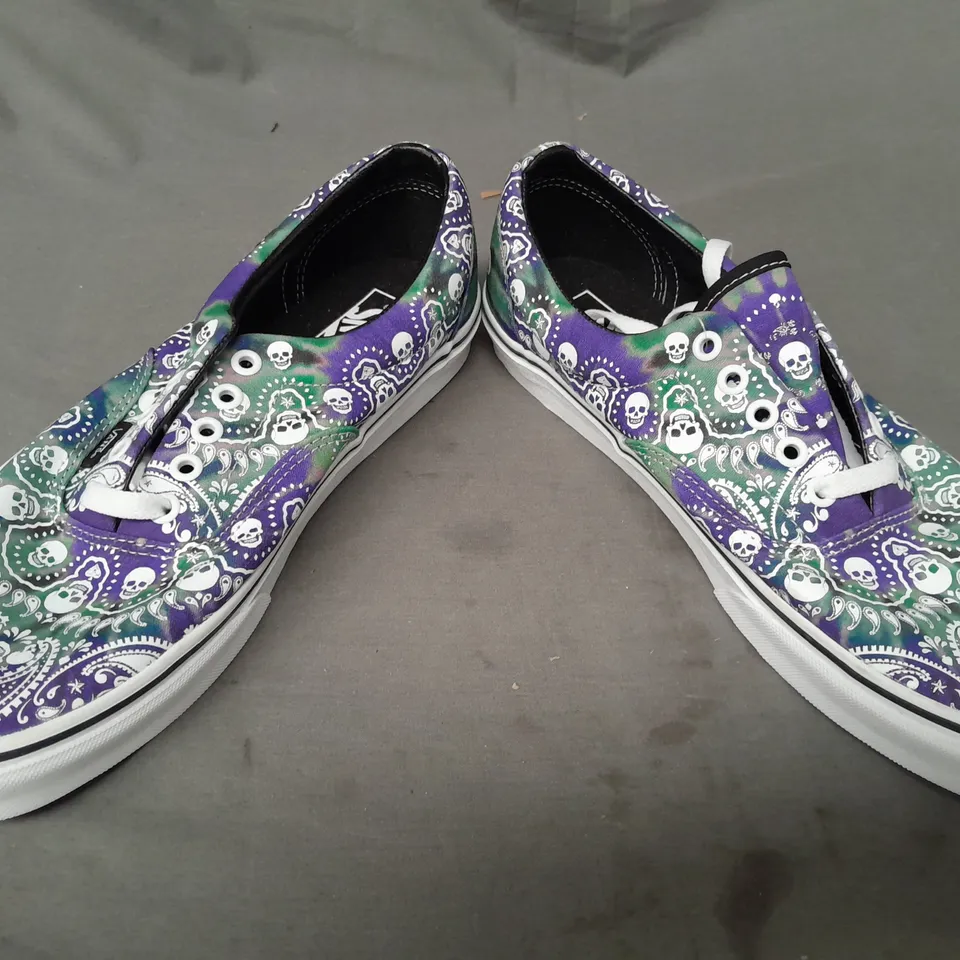 BOXED PAIR OF VANS OFF THE WALL SKULL DESIGN SHOES IN PURPLE/GREEN/WHITE UK SIZE 9