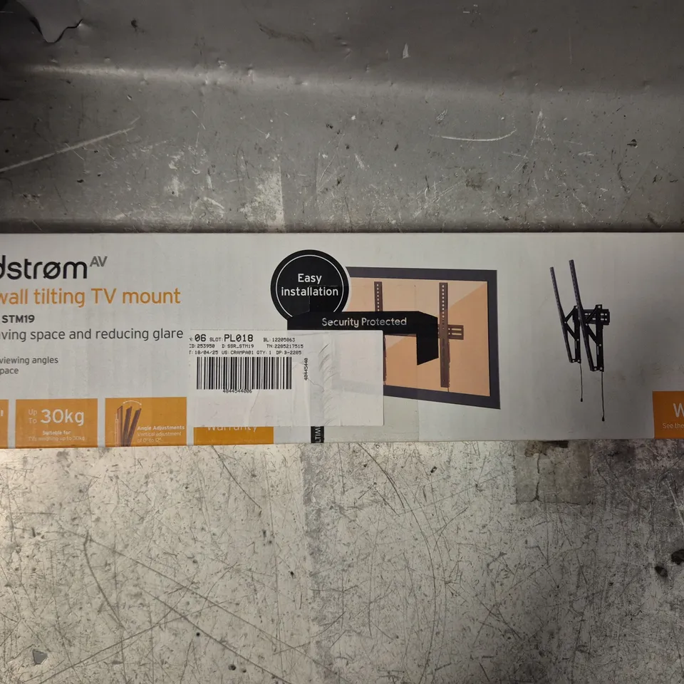 SANDSTROM FLAT TO WALL TILTING TV MOUNT