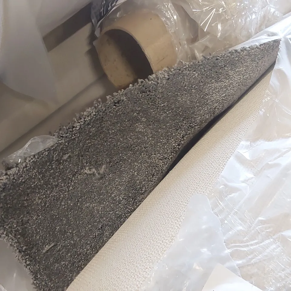ROLL OF QUALITY ULTIMATE IMPRESSIONS CLASSY CARPET - APPROXIMATELY 4.4 x 5m