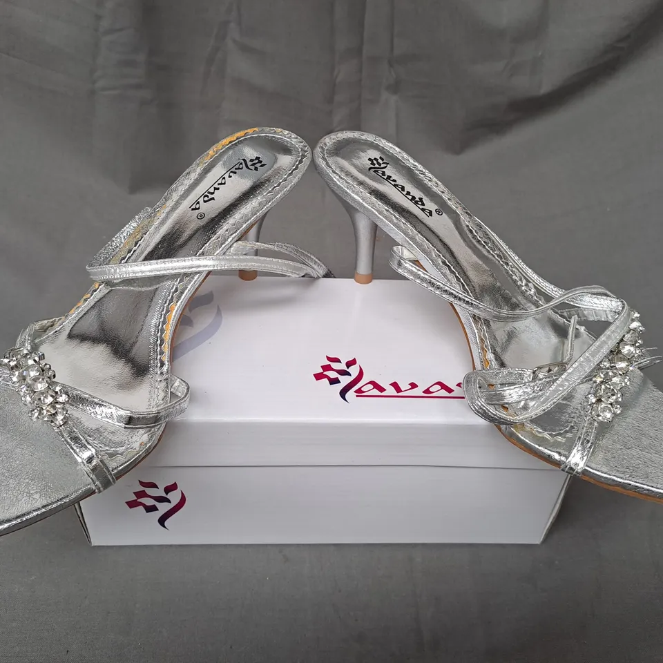 BOX OF APPROXIMATELY 20 PAIRS OF LAVANDA OPEN TOE STRAPPY HEELED SANDALS IN METALLIC SILVER IN VARIOUS SIZES